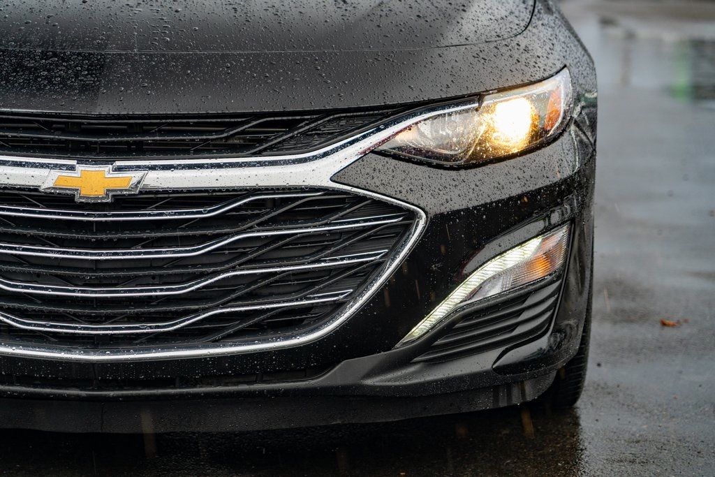 2024 Chevrolet Malibu 1LT photo 2