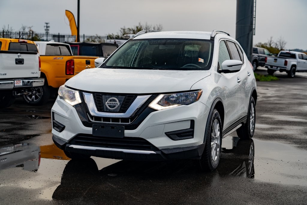 2017 Nissan Rogue SV photo 2