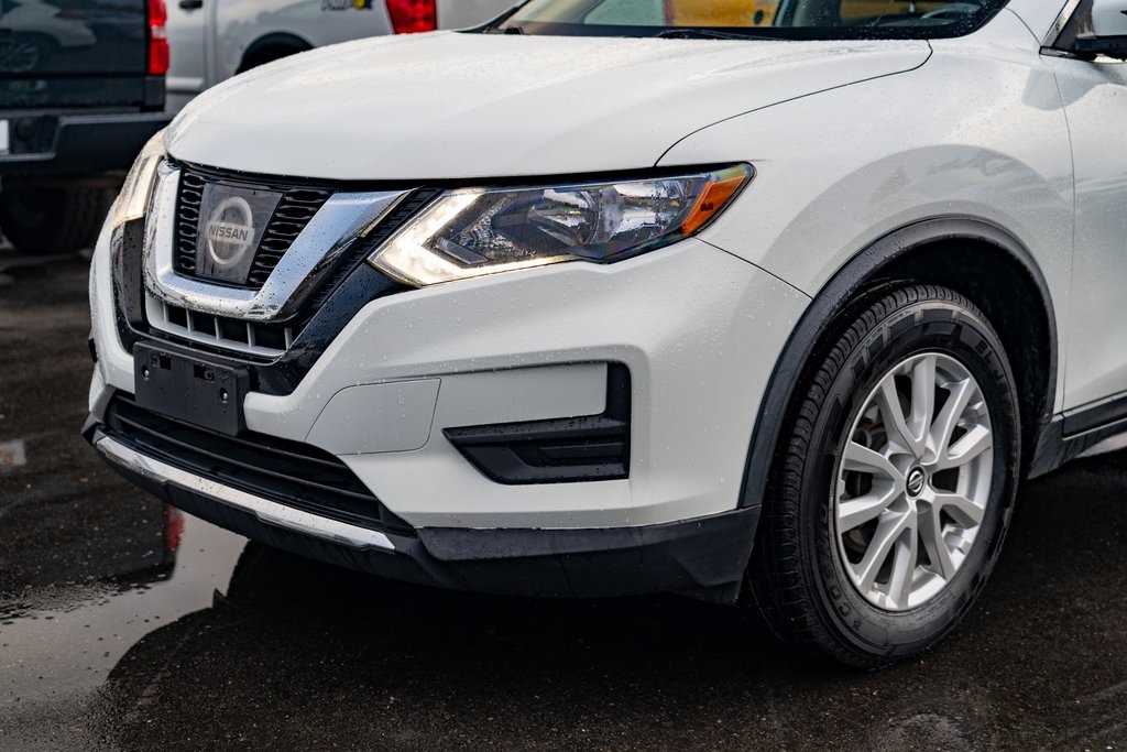 2017 Nissan Rogue SV photo 4