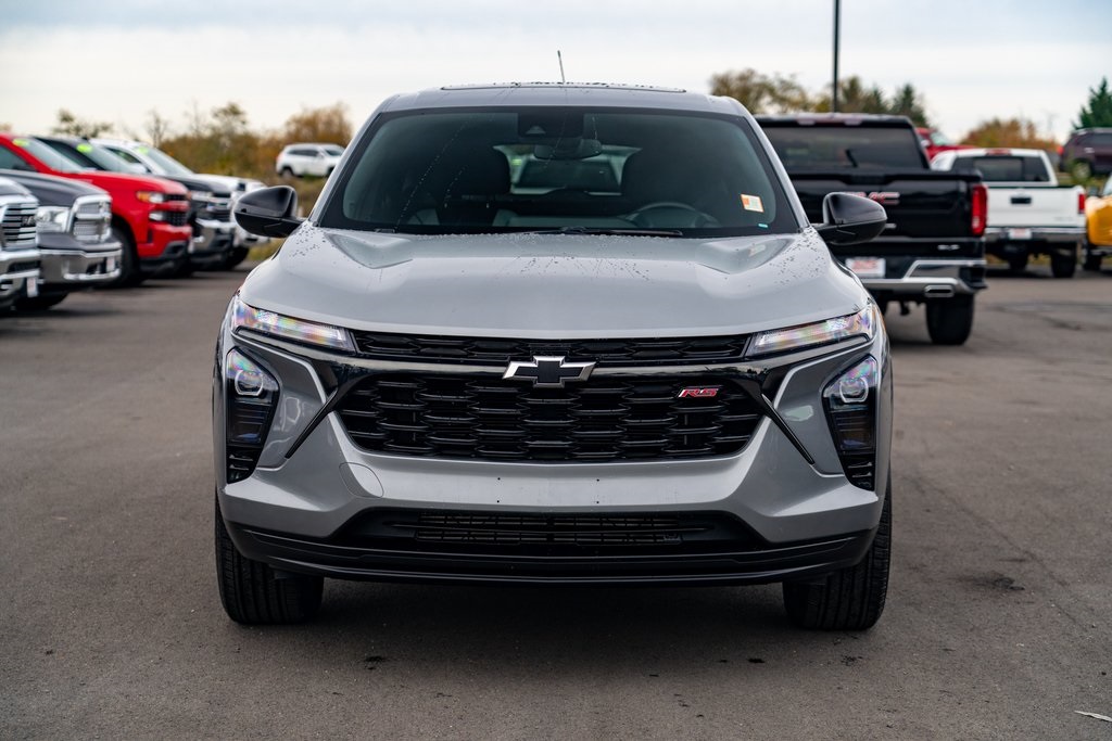 2024 Chevrolet Trax photo 2