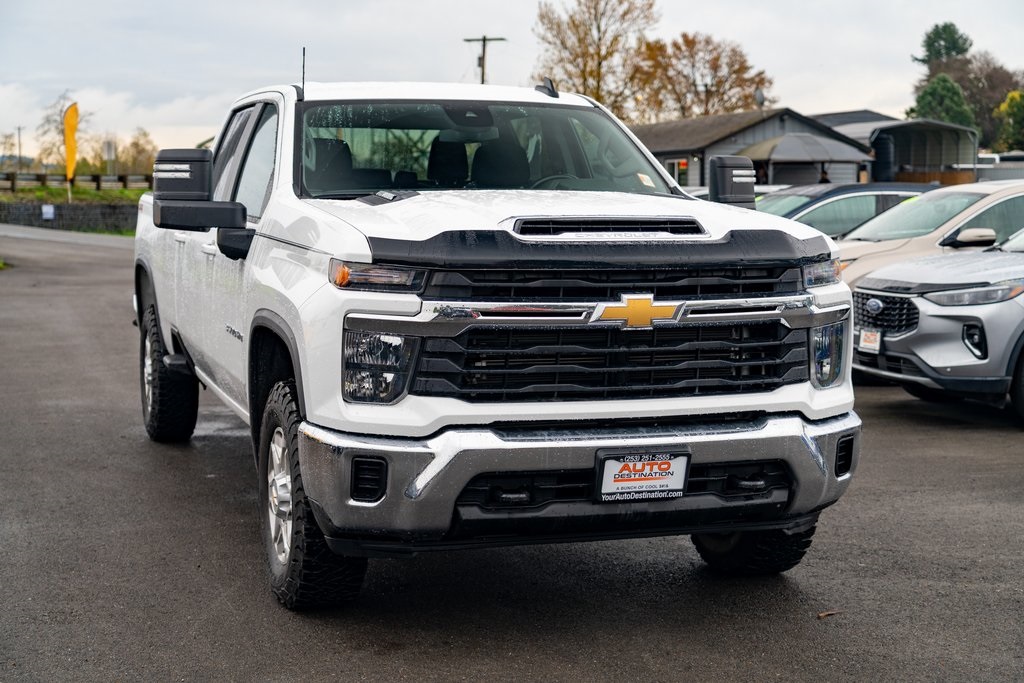 2024 Chevrolet Silverado 3500HD LT photo 2