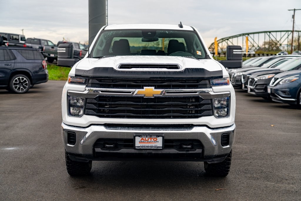 2024 Chevrolet Silverado 3500HD LT photo 3