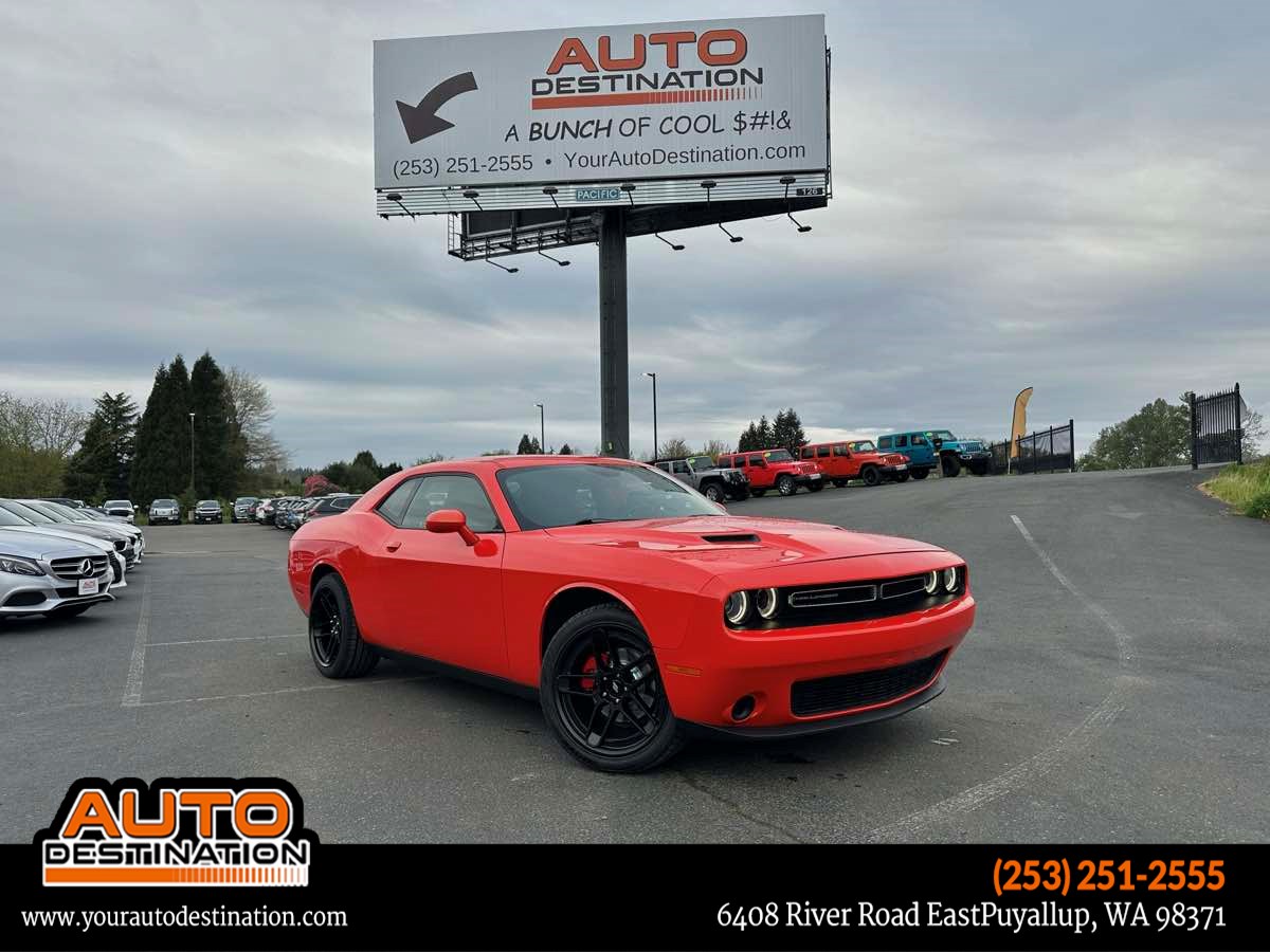 2016 Dodge Challenger SXT's photo