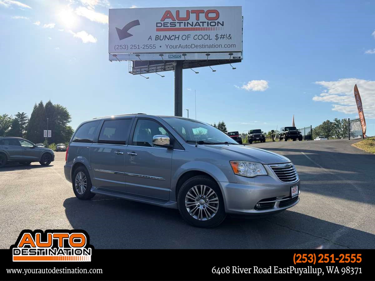 2014 Chrysler Town & Country Touring-L's photo