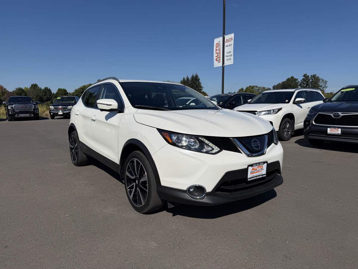 Nissan Rogue Sport photo 2