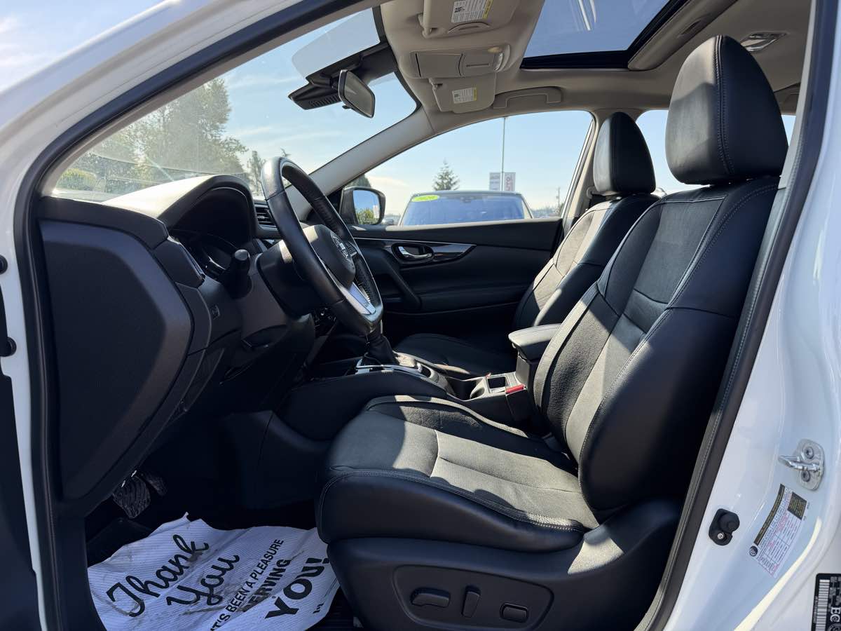 Nissan Rogue Sport photo 14