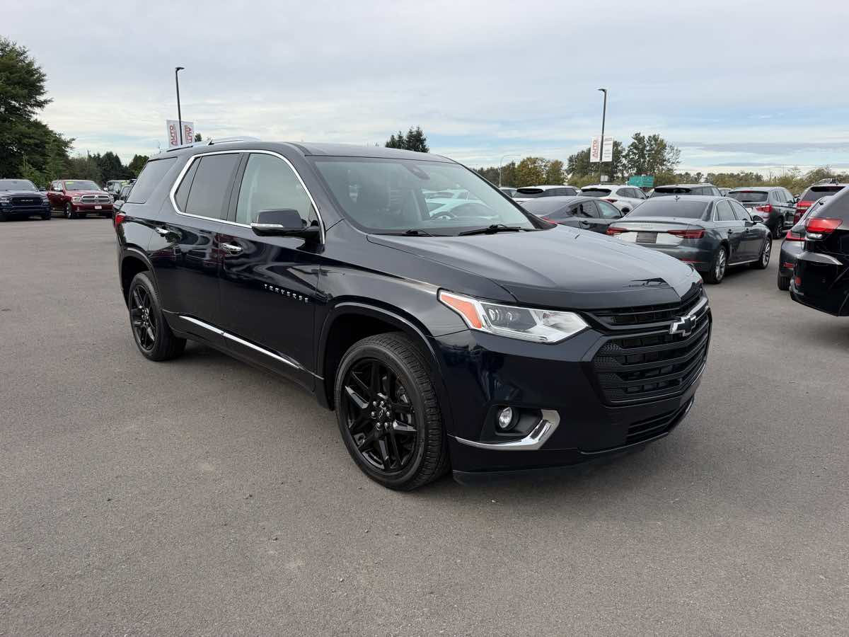 Chevrolet Traverse photo 2