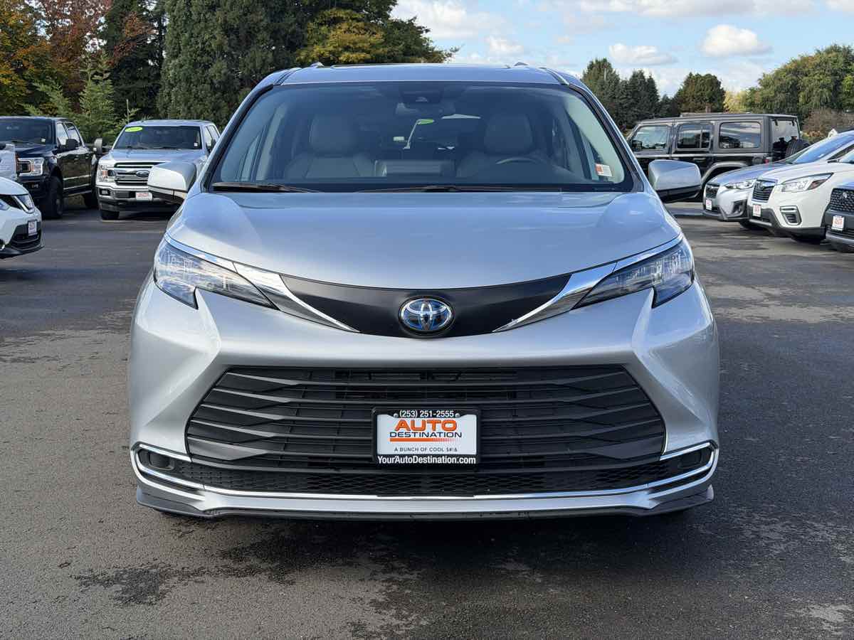Photo 3 of this Toyota Sienna