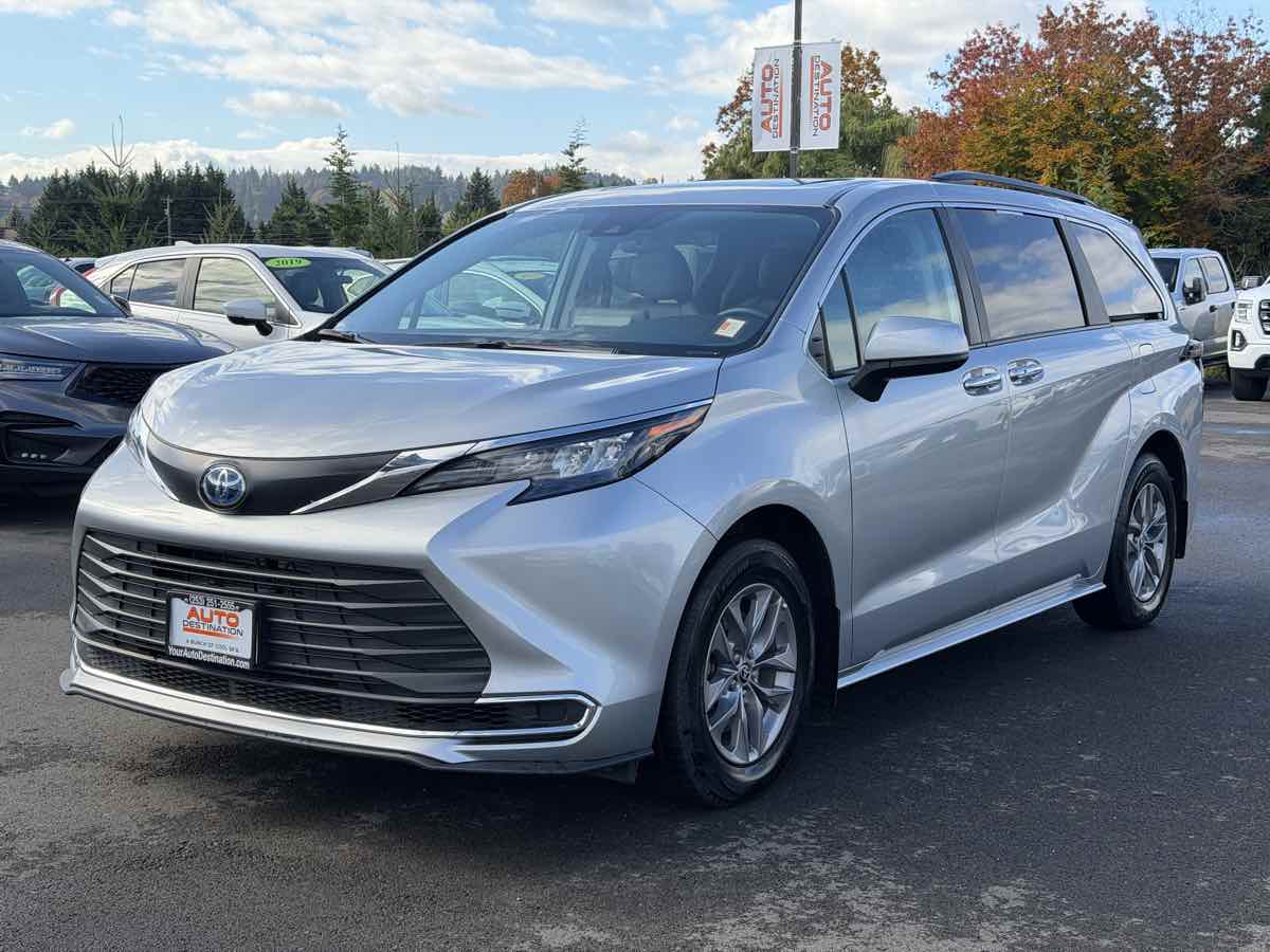 Photo 4 of this Toyota Sienna