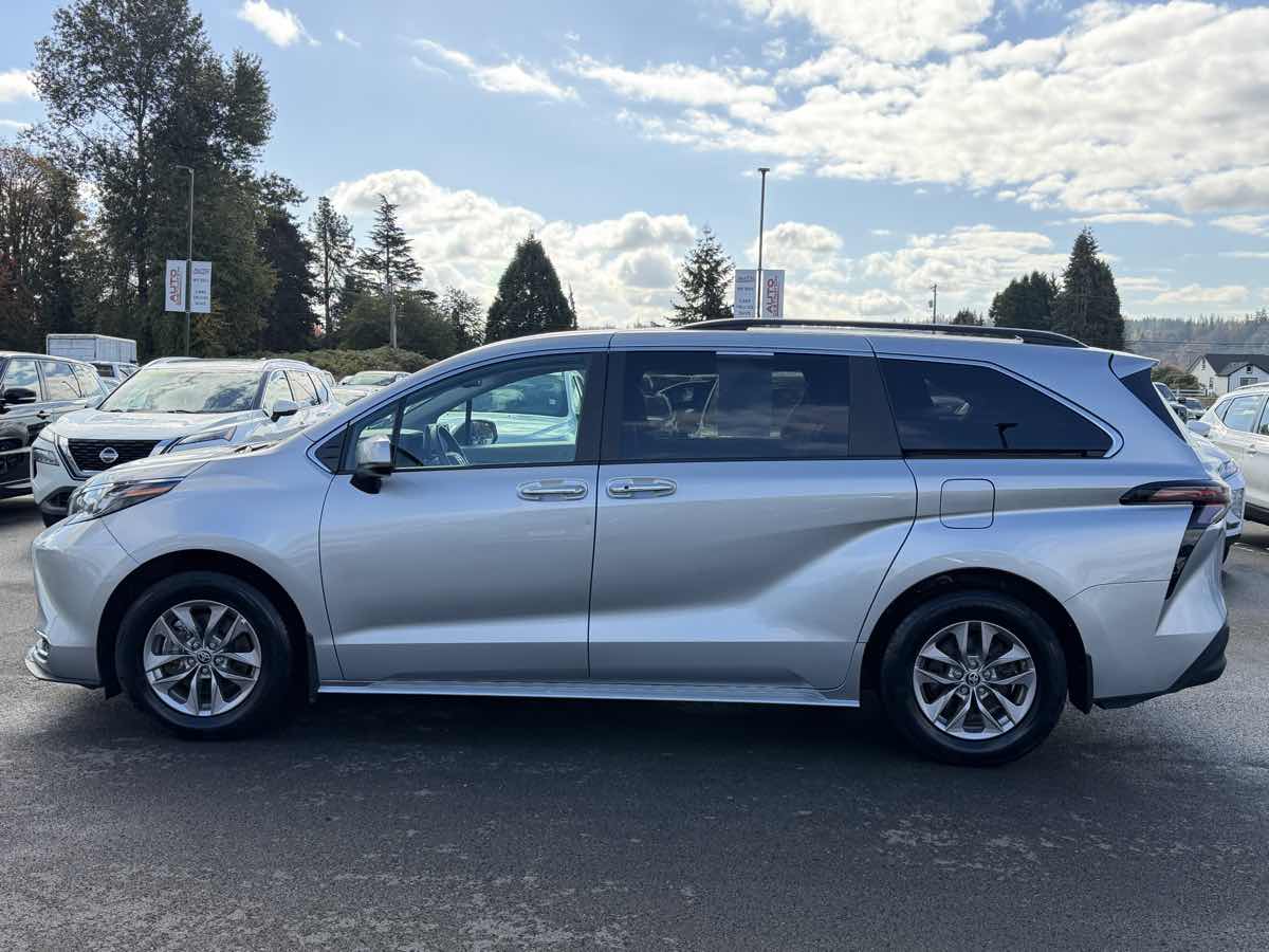 Photo 5 of this Toyota Sienna