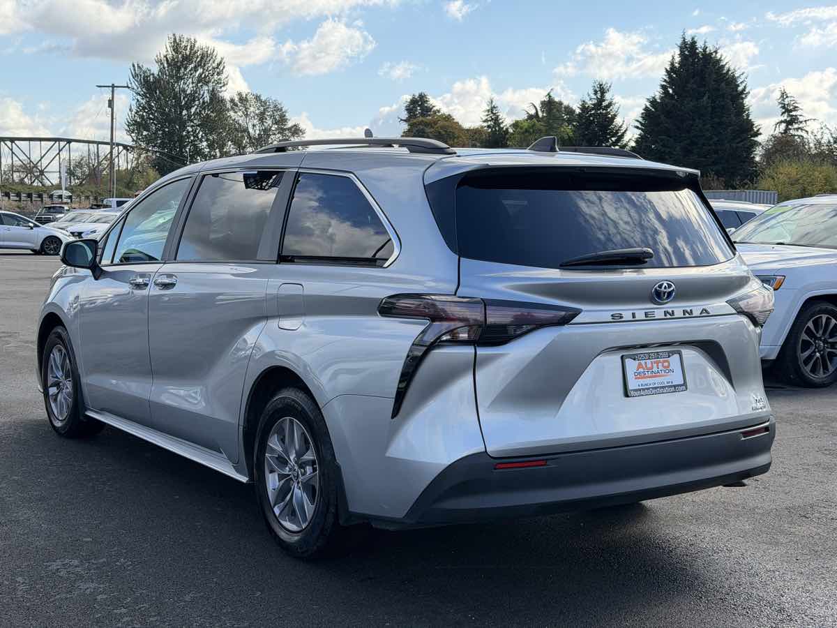 Photo 6 of this Toyota Sienna