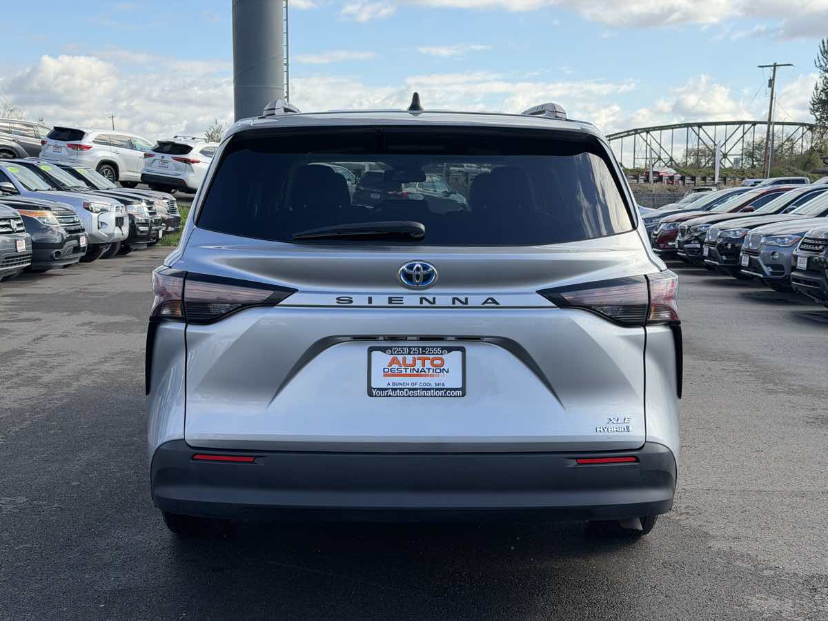 Photo 7 of this Toyota Sienna