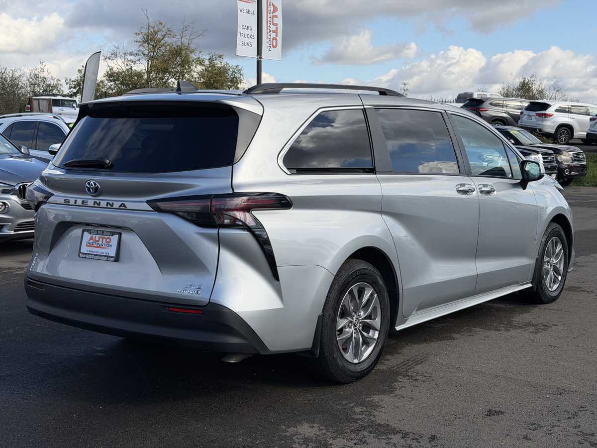 Photo 8 of this Toyota Sienna