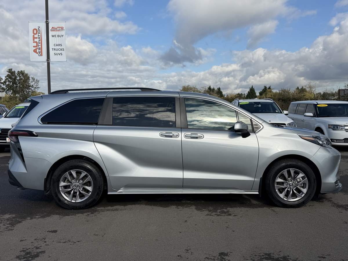 Photo 9 of this Toyota Sienna