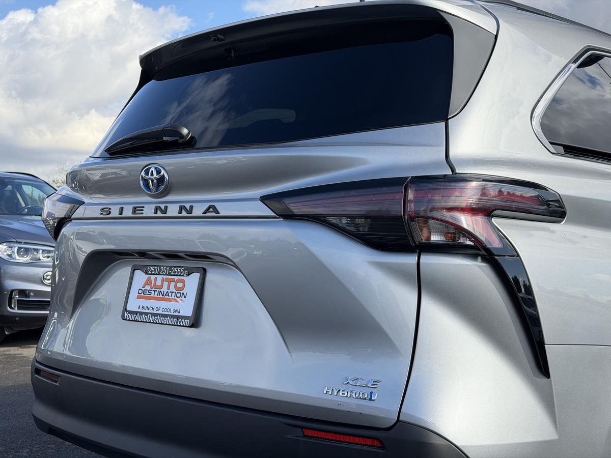 Photo 10 of this Toyota Sienna