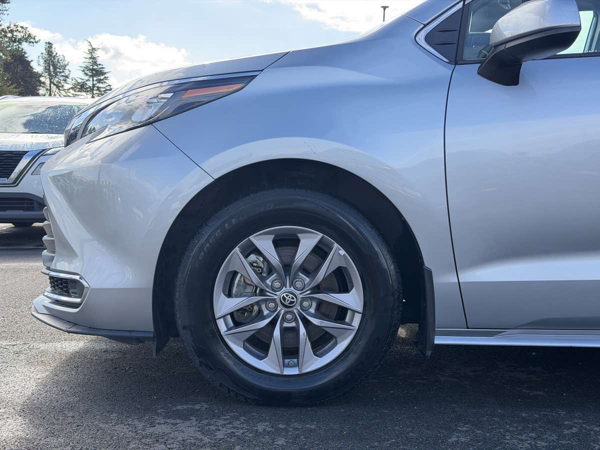 Photo 13 of this Toyota Sienna