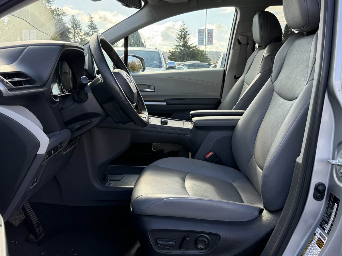Photo 14 of this Toyota Sienna