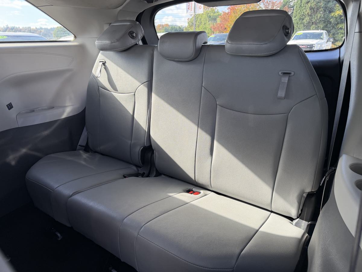 Photo 16 of this Toyota Sienna