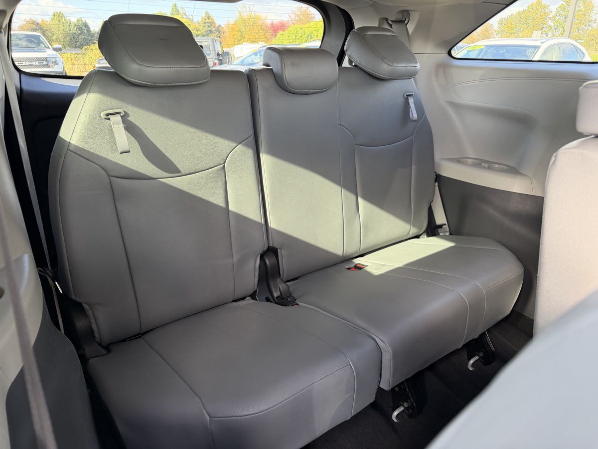 Photo 17 of this Toyota Sienna