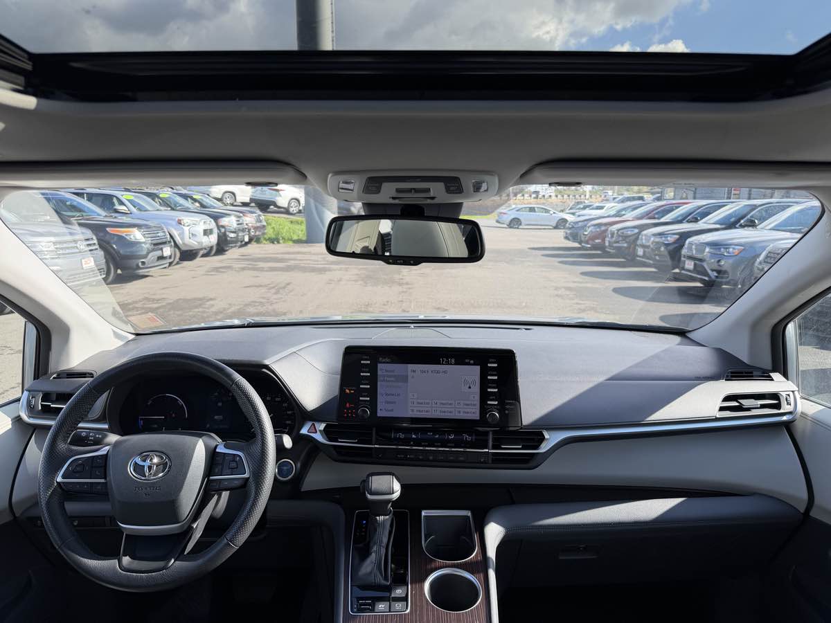 Photo 22 of this Toyota Sienna
