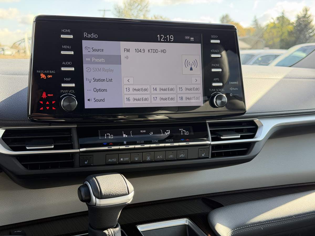 Photo 26 of this Toyota Sienna