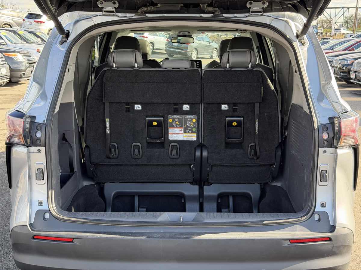 Photo 27 of this Toyota Sienna