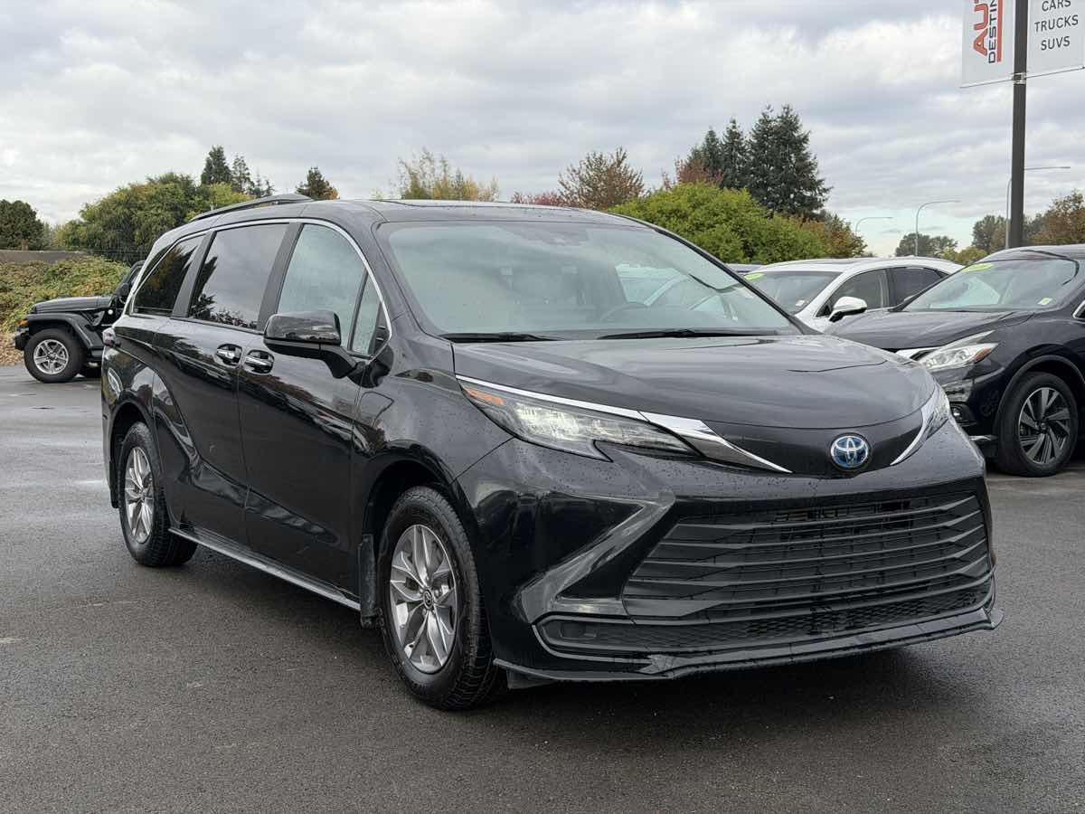 Photo 2 of this Toyota Sienna