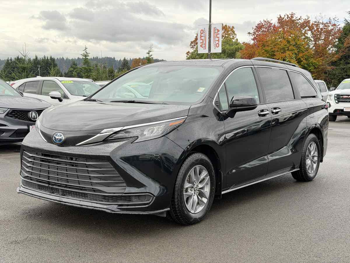 Photo 4 of this Toyota Sienna