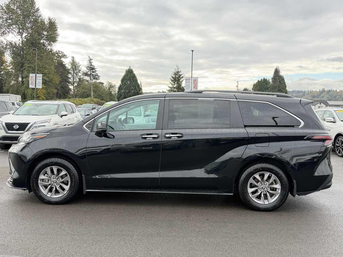 Photo 5 of this Toyota Sienna