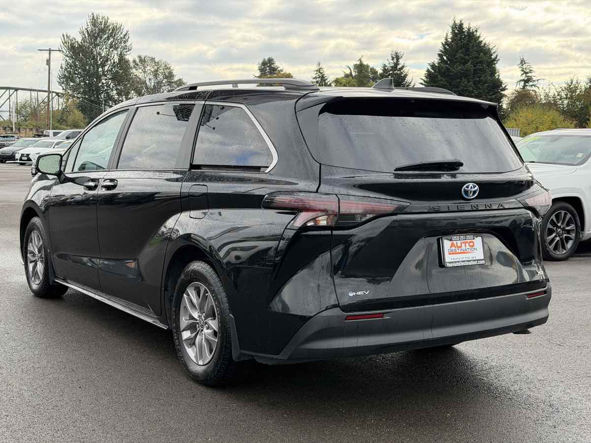 Photo 6 of this Toyota Sienna