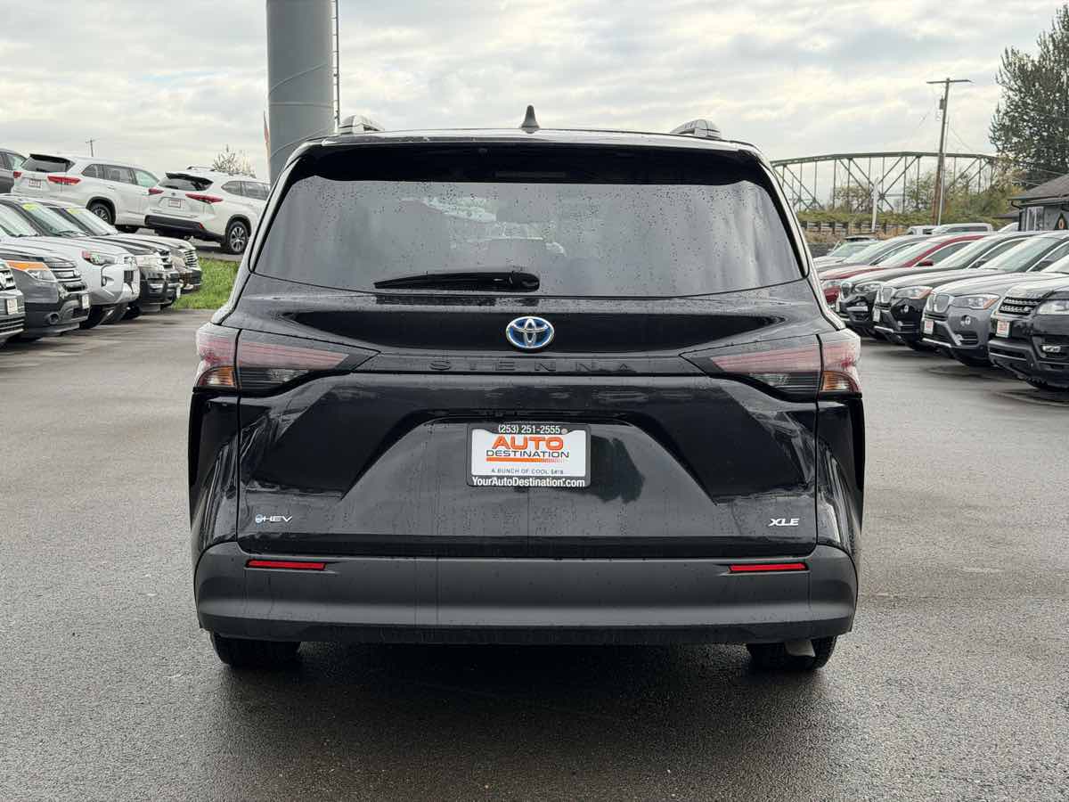 Photo 7 of this Toyota Sienna