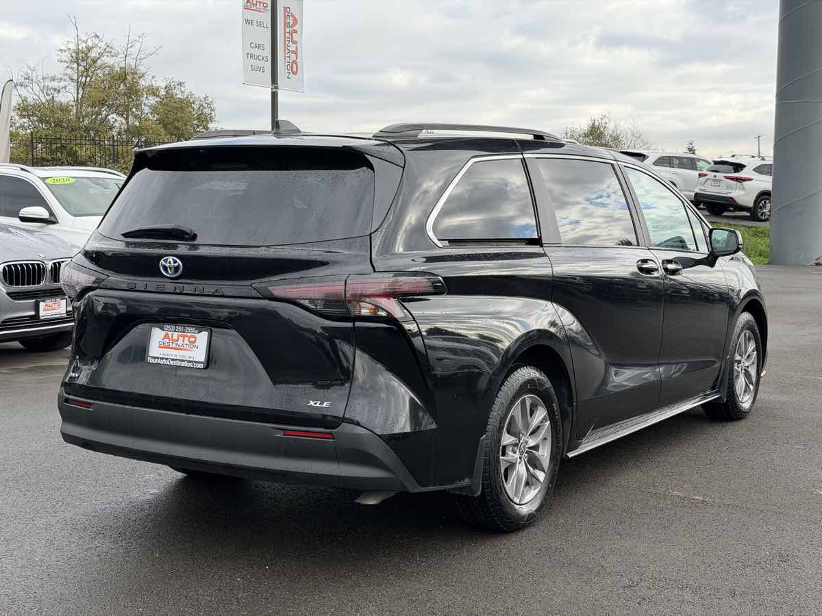 Photo 8 of this Toyota Sienna