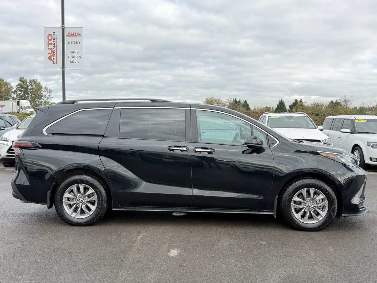 Photo 9 of this Toyota Sienna