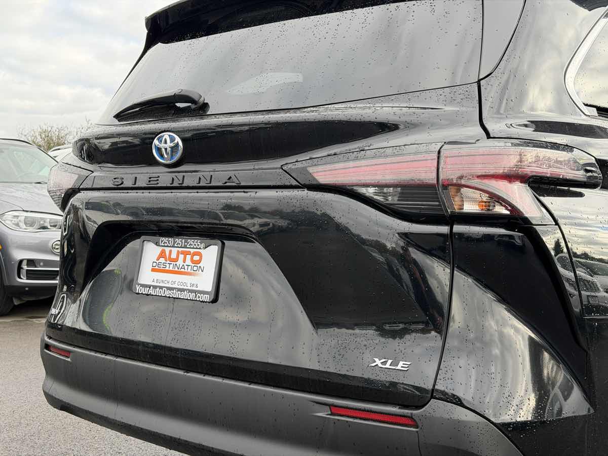 Photo 10 of this Toyota Sienna
