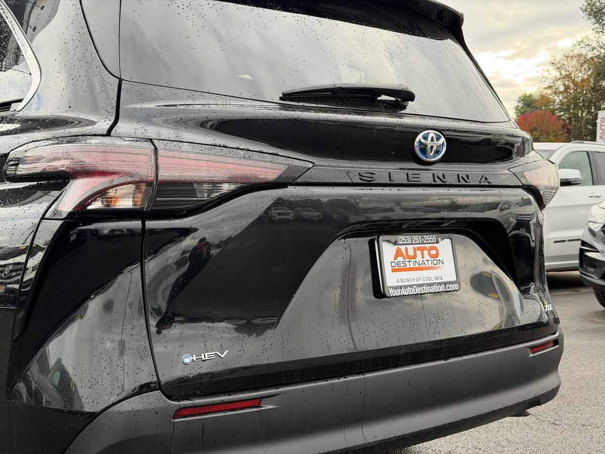 Photo 11 of this Toyota Sienna