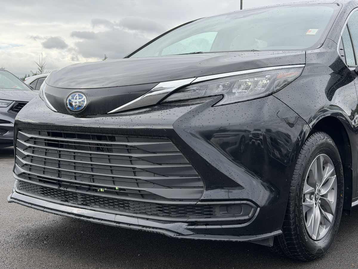 Photo 12 of this Toyota Sienna