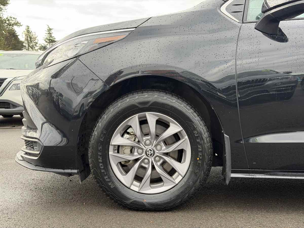 Photo 13 of this Toyota Sienna