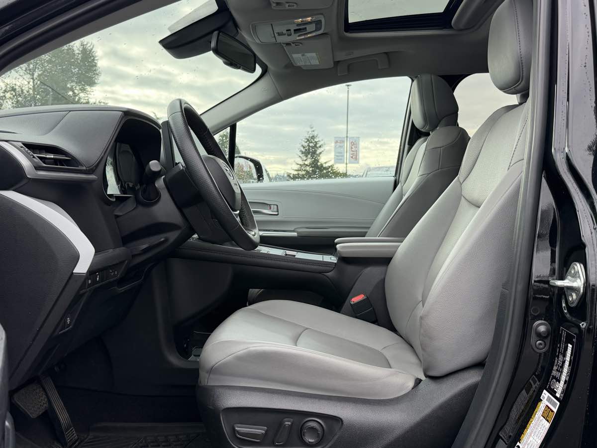 Photo 14 of this Toyota Sienna