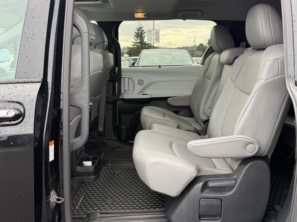 Photo 15 of this Toyota Sienna