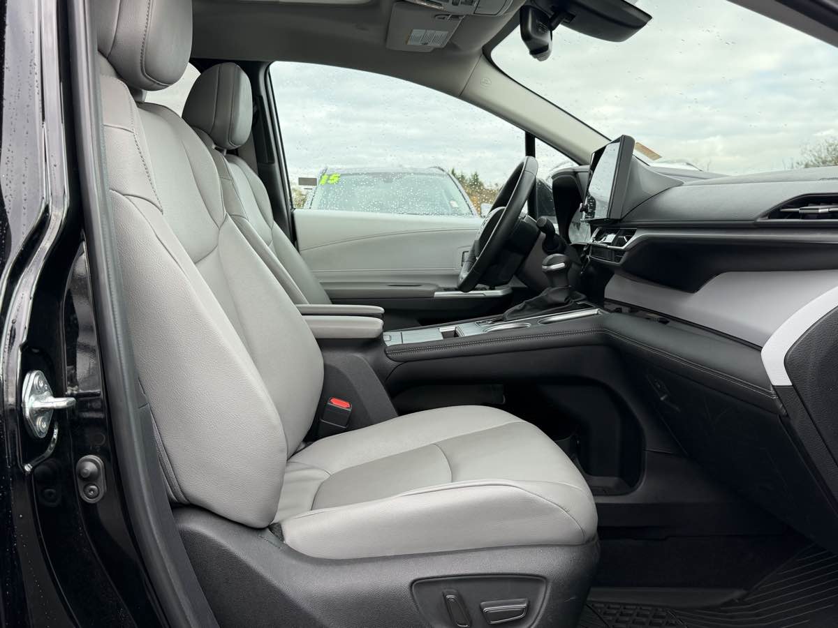 Photo 19 of this Toyota Sienna
