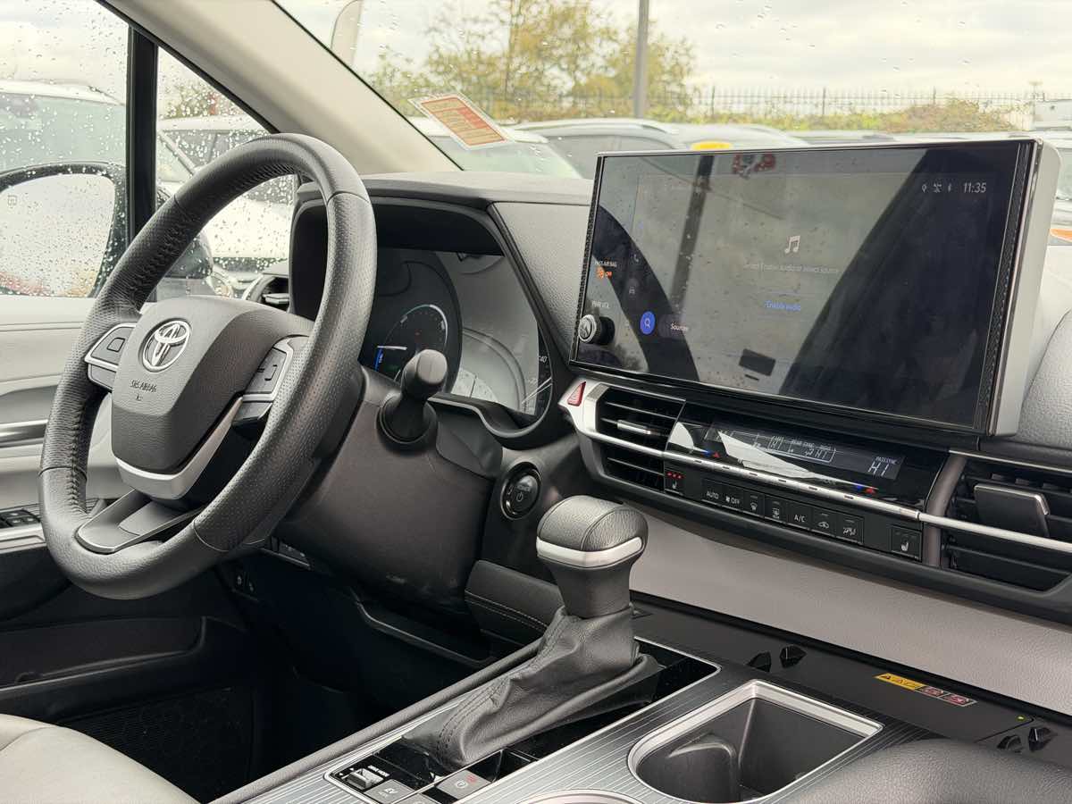 Photo 21 of this Toyota Sienna