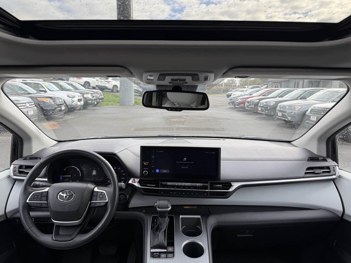 Photo 22 of this Toyota Sienna