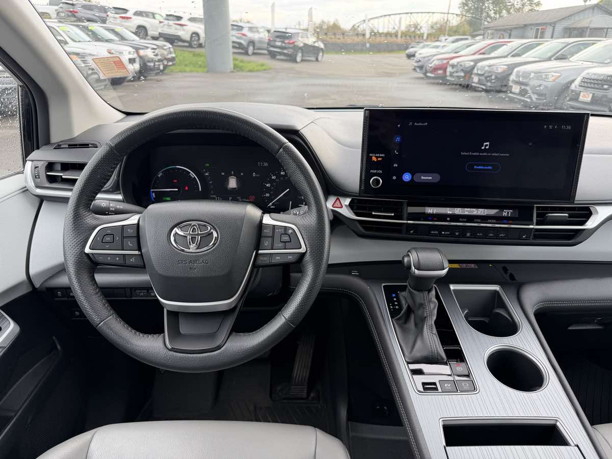 Photo 24 of this Toyota Sienna