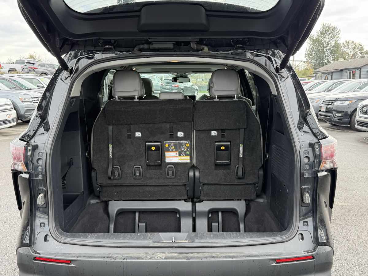 Photo 27 of this Toyota Sienna