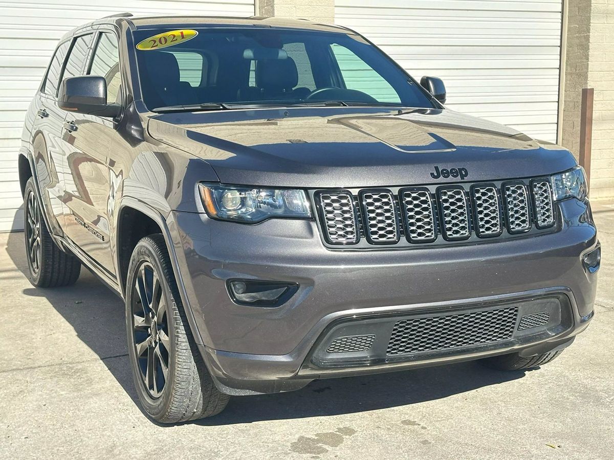 2021 Jeep Grand Cherokee Laredo X photo 3