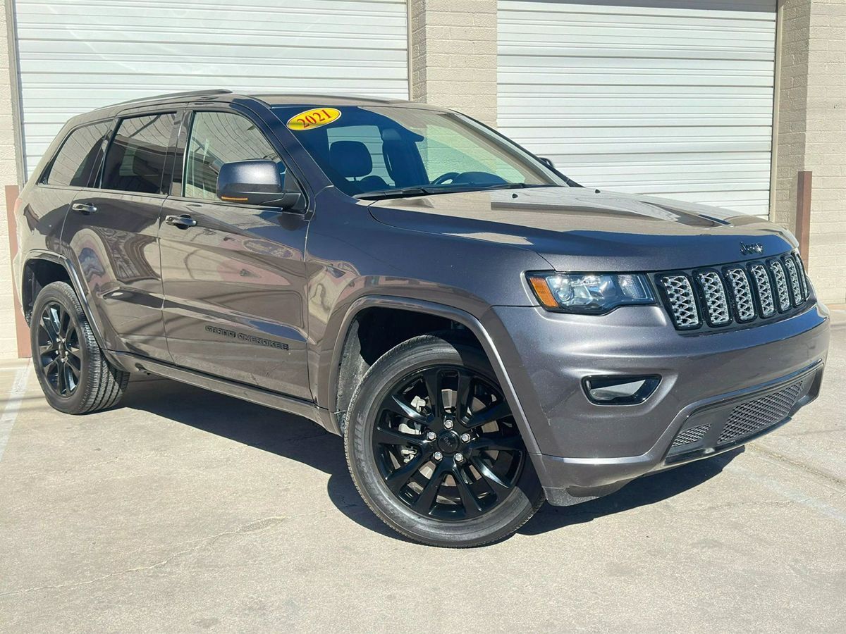 2021 Jeep Grand Cherokee Laredo X photo 2