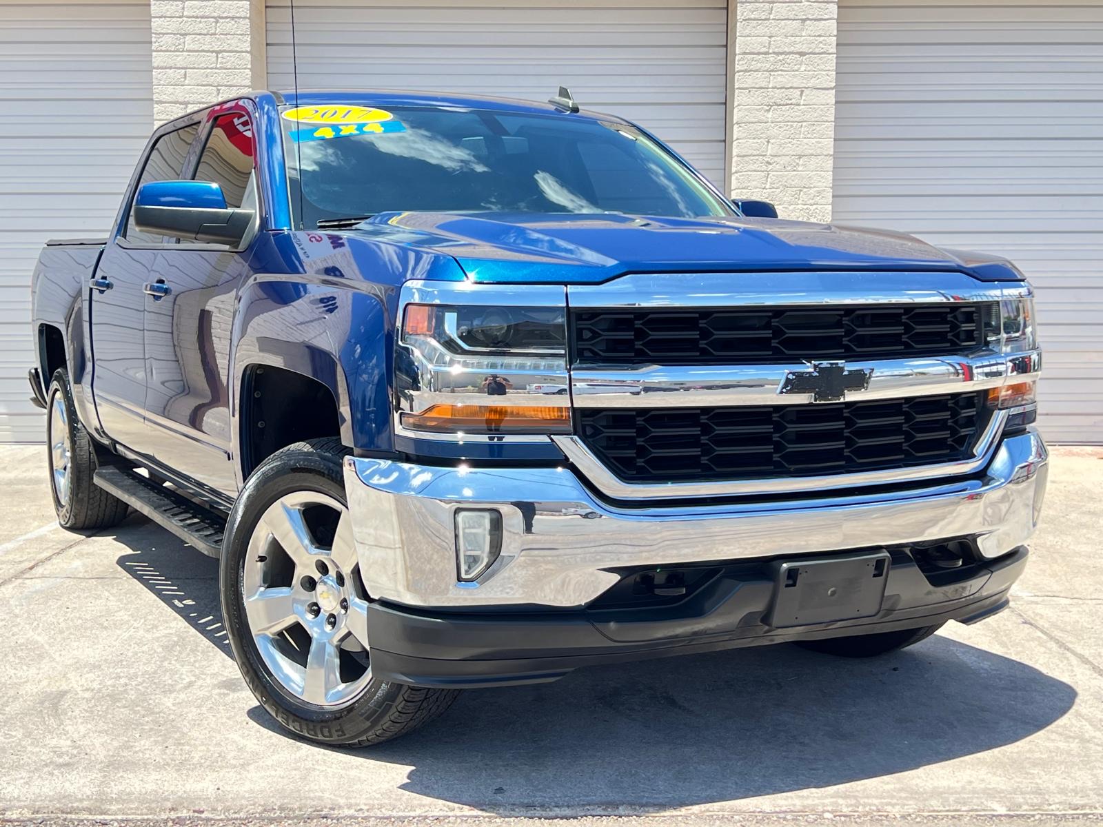 2017 Chevrolet Silverado 1500 LT photo 2