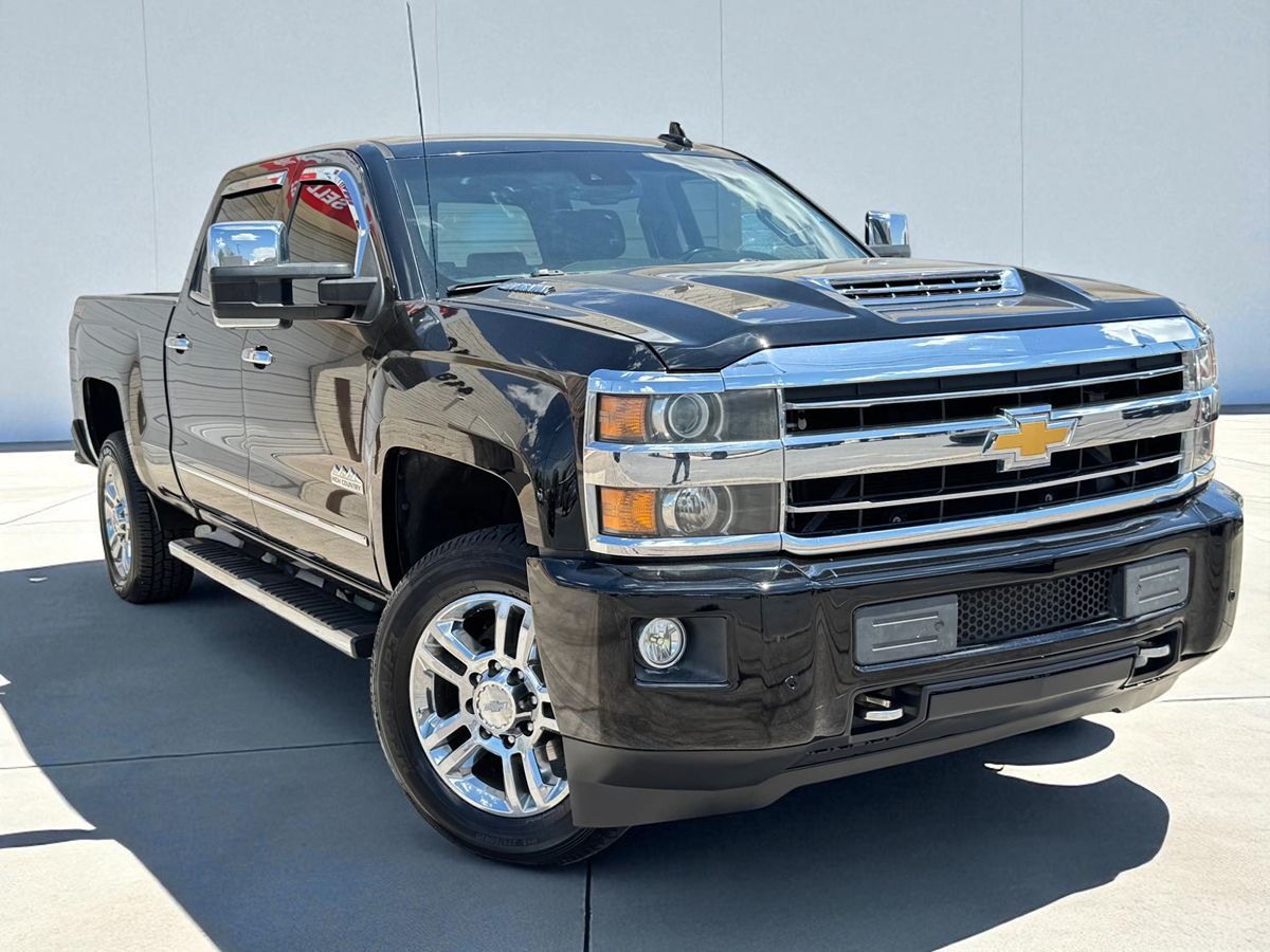 2018 Chevrolet Silverado 2500HD High Country photo 3