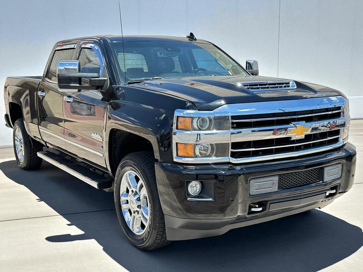 2018 Chevrolet Silverado 2500HD High Country photo 4
