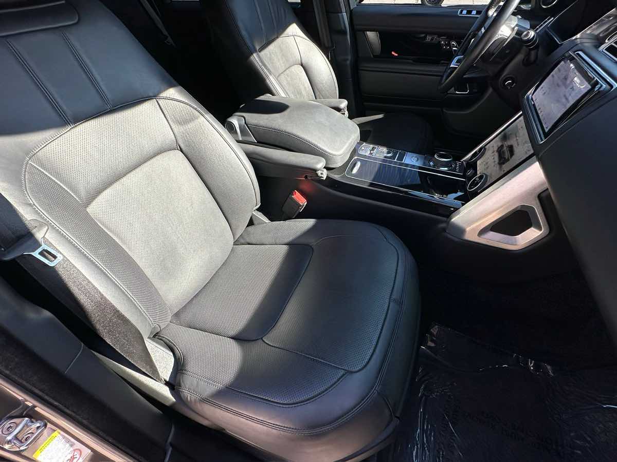 2018 Land Rover Range Rover HSE photo 37